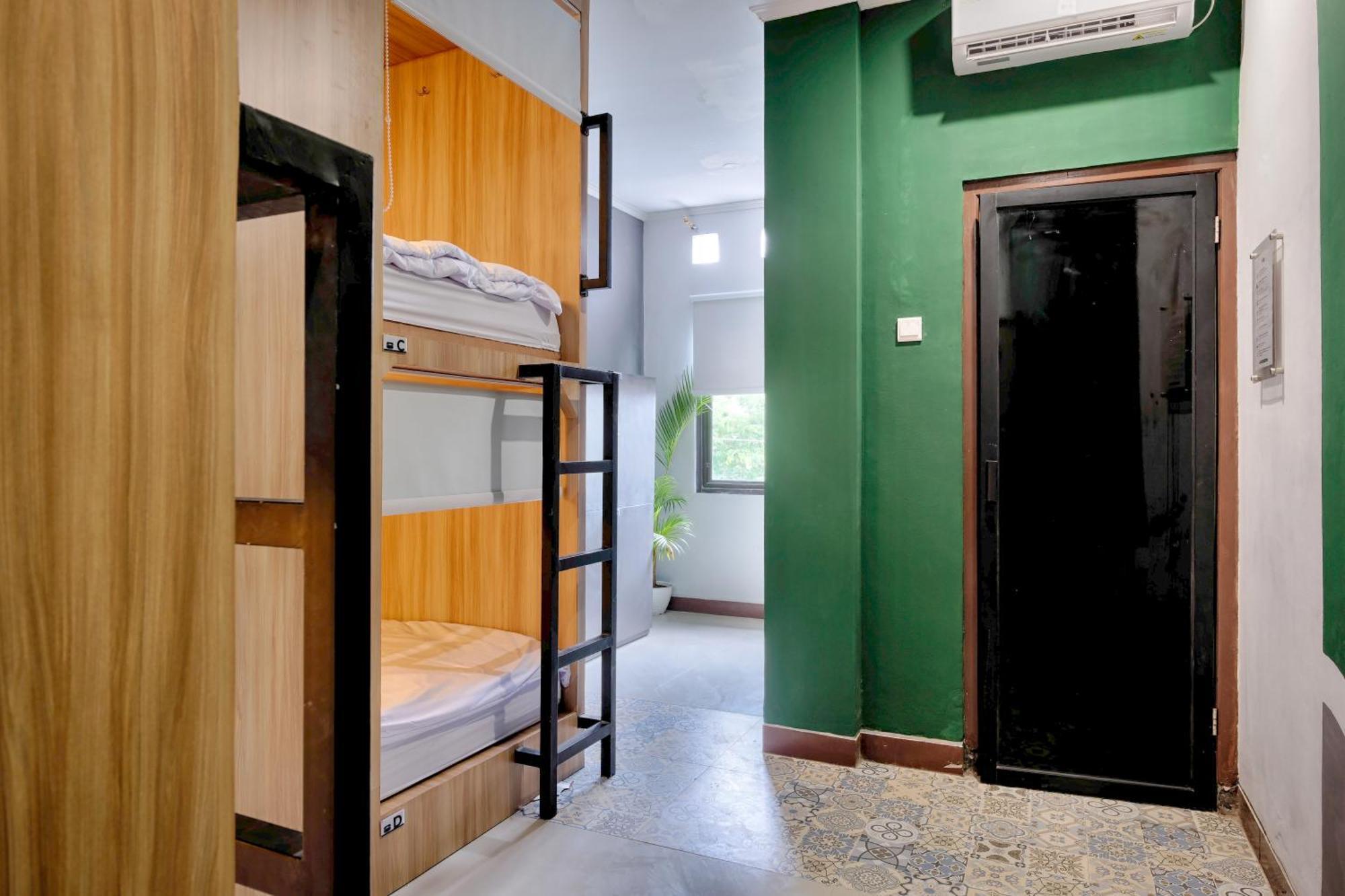 Hubs Hostel Джок'якарта Екстер'єр фото