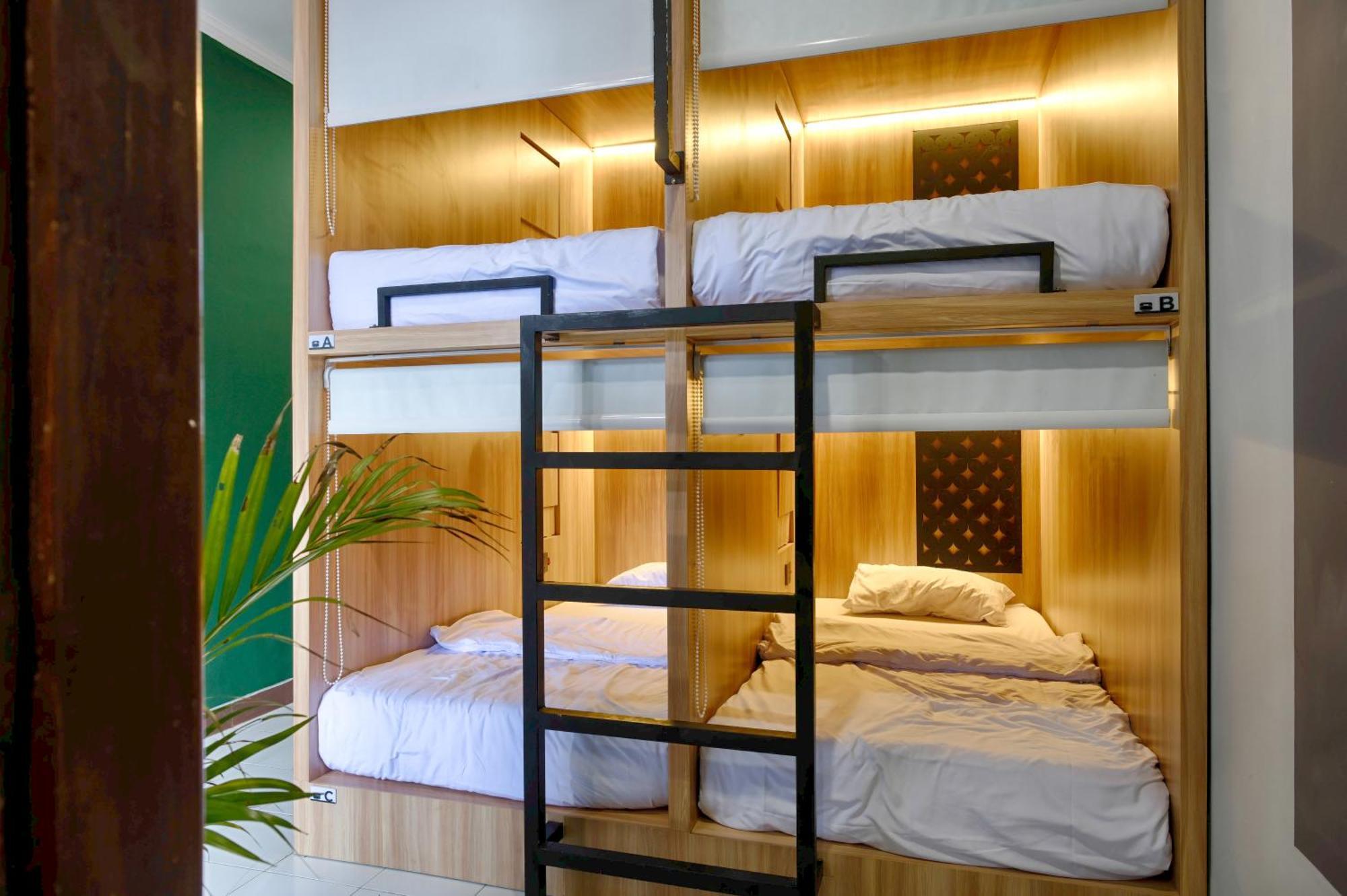 Hubs Hostel Джок'якарта Екстер'єр фото